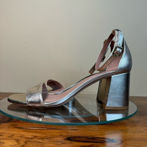 Nordstrom gold metallic Sandals - size 9 - Picture 2 of 16